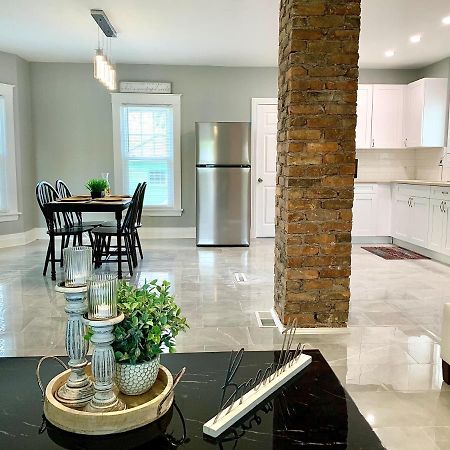 The Oakwood Cottage- With Private Yard & Parking, Minutes From Falls & Casino By Niagara Hospitality نياغارا فالس، نيويورك المظهر الخارجي الصورة