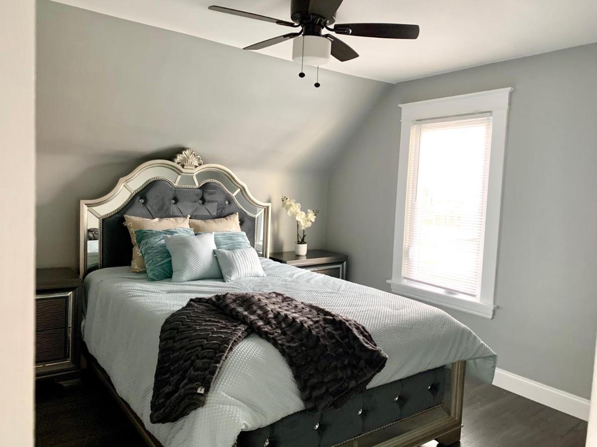 The Oakwood Cottage- With Private Yard & Parking, Minutes From Falls & Casino By Niagara Hospitality نياغارا فالس، نيويورك المظهر الخارجي الصورة